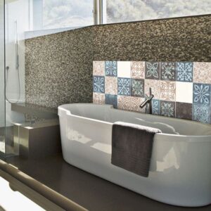 crédence baignoire carreaux méditerranéens