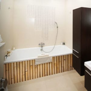 panneau mural salle de bains effet canisse