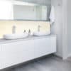 Crédence sur mesure double vasque couleur ivoire, salle de bains