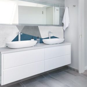 panneau mural salle de bains couleur bleu