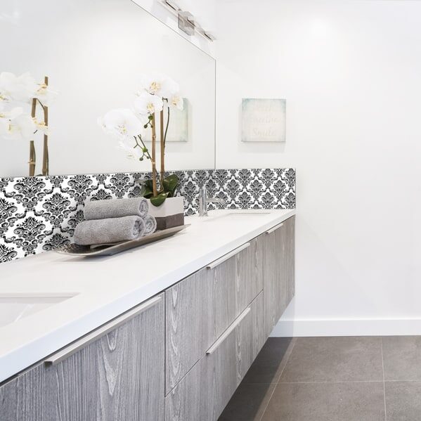 panneau-mural-salle-de-bains-baroque-noir-et-blanc.jpg panneau mural salle de bains baroque noir et blanc