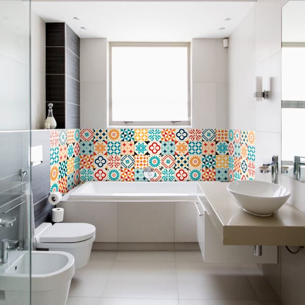 crédence-baignoire-carreaux-colorés.jpg crédence baignoire carreaux colorés