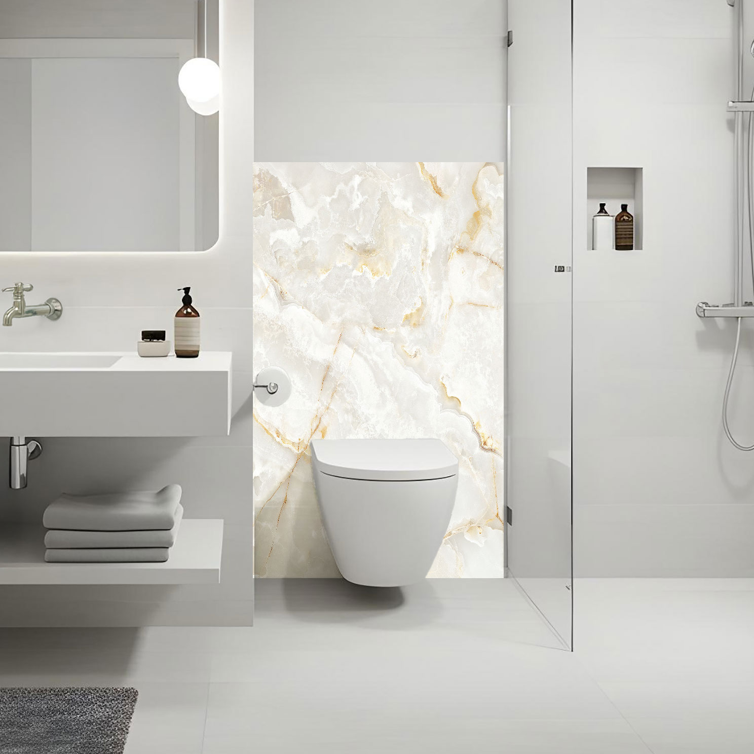 marbre_blanc_or_sdb Salle de bains avec panneau mural effet marbre blanc veiné doré